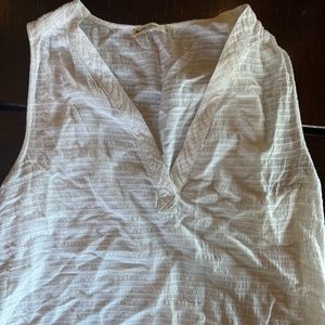 Marine layer sleeveless white cotton/rayon shirt